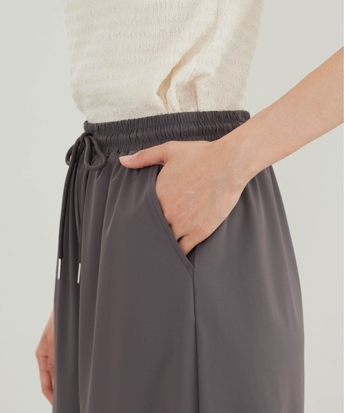 BELLUNA PLUS(ベルーナ)の「ヒンヤリ爽快!ゆったりハーフパンツ(その他パンツ・レディース・チャコール/サックスブルー・X-LARGE/MEDIUM/LARGE)」の19枚目の写真