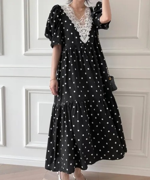 FAVORITO(ファヴォリート)の「Vネックレースドット柄ワンピース(ワンピース・レディース・ホワイト/ブラック・F)」の2枚目の写真