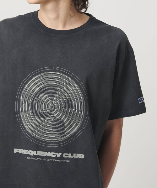 Russell Athletic × Ryu Goda × monkey time＞FREQUENCY CLUB Tシャツ
