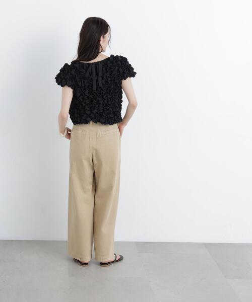 NATURAL BEAUTY BASIC（ナチュラルビューティーベーシック）の「バックリボンシャーリングブラウス（シャツ/ブラウス・レディース・オフホワイト/ブラック・FREE）」の8枚目の写真