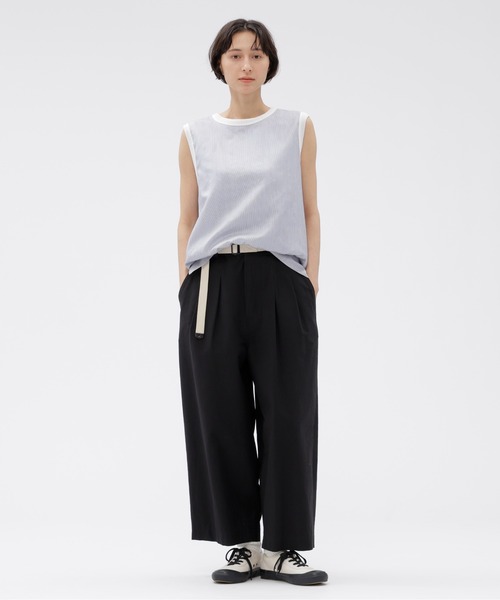 MHL.(エムエイチエル)の「LIGHTWEIGHT COTTON NYLON TWILL(その他パンツ・レディース・ボルドー/ブラック・1/0/3/2)」の1枚目の写真