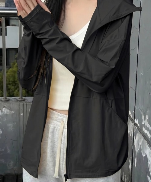 yuue' ( wear )（ユーイ）の「指穴付きラッシュガード長袖パーカー/UVカットフーディー（パーカー・レディース・ブラック/グレー/ホワイト・FREE）」の7枚目の写真