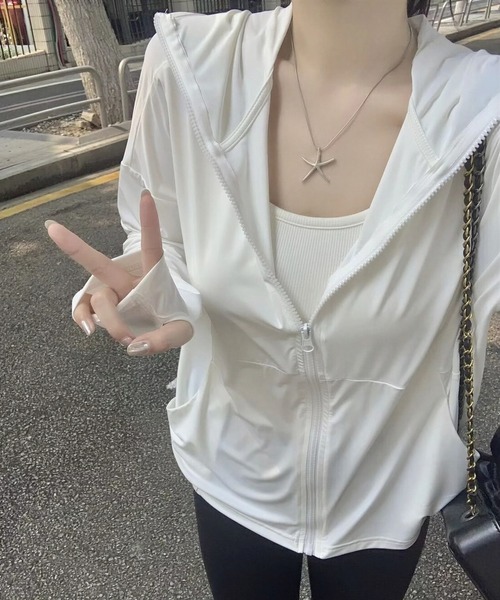 yuue' ( wear )（ユーイ）の「指穴付きラッシュガード長袖パーカー/UVカットフーディー（パーカー・レディース・ブラック/グレー/ホワイト・FREE）」の14枚目の写真