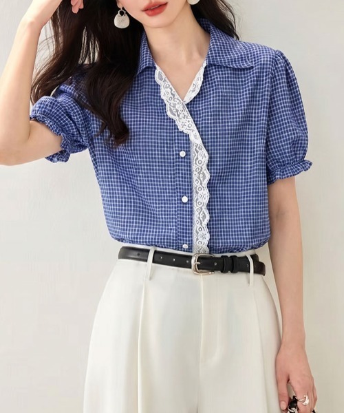 AMAJI(アマジ)の「チェック柄 レース切替 ブラウス(シャツ/ブラウス・レディース・ブルー・LARGE/X-LARGE/MEDIUM)」の2枚目の写真