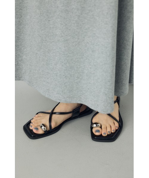 AZUL by moussy(アズールバイマウジー)の「メタルパーツクロスデザインサンダル 靴(サンダル・レディース・ブラック/グレイッシュベージュ・SMALL/MEDIUM/LARGE)」の3枚目の写真