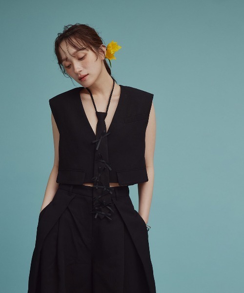 W:Huku（フーク）の「【W:Huku / ドライタッチツイル】ノーカラー ショート ベスト / Dry-Touch Twill No-Collar Short Vest（ベスト・レディース・ブラック/ベージュ・FREE）」の16枚目の写真