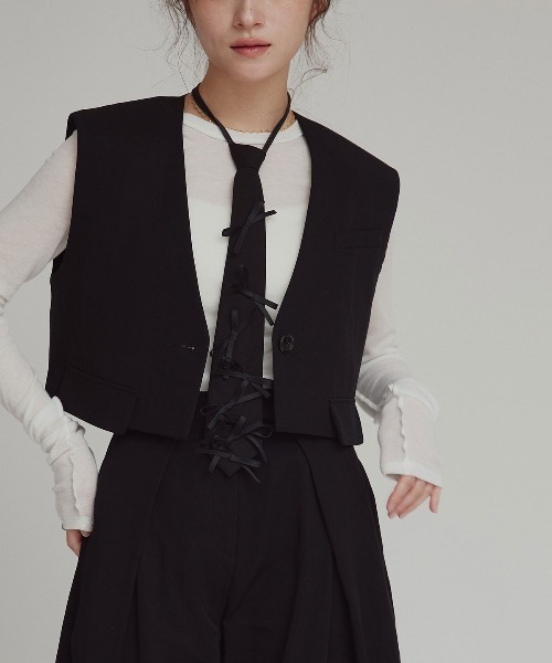 W:Huku（フーク）の「【W:Huku / ドライタッチツイル】ノーカラー ショート ベスト / Dry-Touch Twill No-Collar Short Vest（ベスト・レディース・ブラック/ベージュ・FREE）」の4枚目の写真