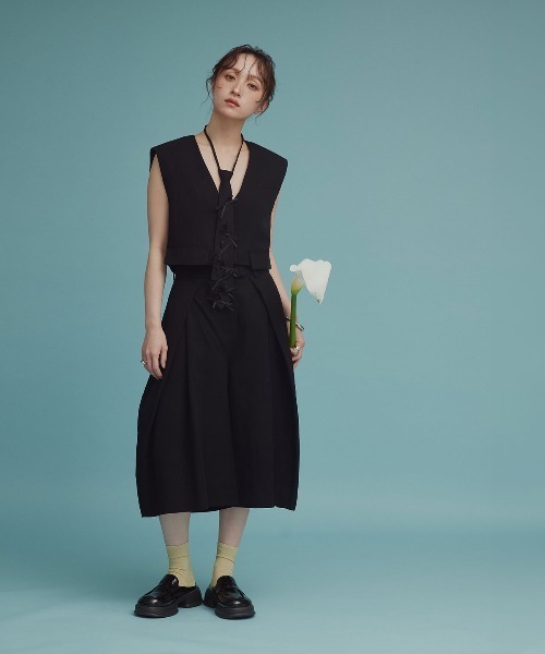 W:Huku（フーク）の「【W:Huku / ドライタッチツイル】ノーカラー ショート ベスト / Dry-Touch Twill No-Collar Short Vest（ベスト・レディース・ブラック/ベージュ・FREE）」の9枚目の写真
