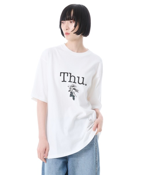 FRUIT OF THE LOOM(フルーツオブザルーム)の「FTL×TODAY EDITION 7fruit 7days Tシャツ(Tシャツ/カットソー・メンズ・オレンジ/サックスブルー/レッド/イエロー/グリーン/パープル/ブルー・XL/L/M)」の3枚目の写真