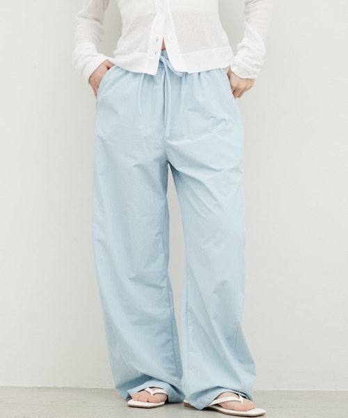OFROOM(オフルーム)の「Nylon Curve Pants|ナイロンカーブパンツ(その他パンツ・レディース・ブルー/ネイビー/ブラック/ホワイト・MEDIUM/SMALL)」の1枚目の写真