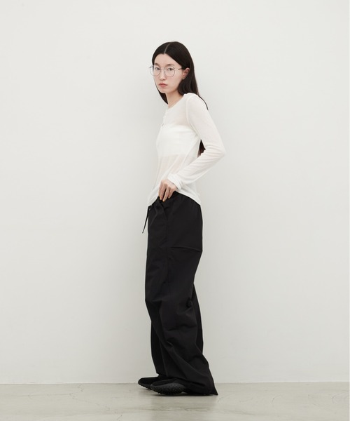 OFROOM(オフルーム)の「Nylon Curve Pants|ナイロンカーブパンツ(その他パンツ・レディース・ブルー/ネイビー/ブラック/ホワイト・MEDIUM/SMALL)」の20枚目の写真