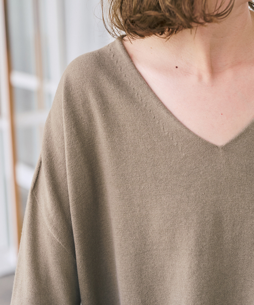 Spick & Span(スピックアンドスパン)の「《全新色 / 追加》コットンバルキーヤーンルーズVネックプルオーバー(ニット/セーター・レディース・ネイビー/モカ/マスタード・FREE)」の17枚目の写真