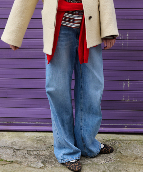 MURMURE(ミュールミュール)の「リニューアワイドブーツカットデニムパンツ_Renewer Pants(デニムパンツ・レディース・ライトブルー・SMALL/MEDIUM/LARGE)」の4枚目の写真