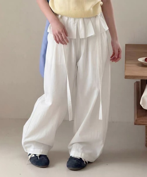 Vipoa(ヴィポア)の「Frill layered relaxy pants(その他パンツ・レディース・ベージュ/ホワイト/チャコールグレー/ライトベージュ・FREE)」の1枚目の写真
