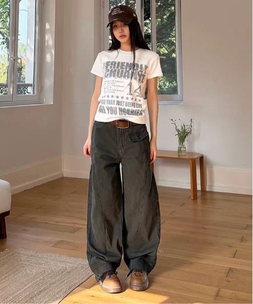 SHERU(シェル)の「【5 デザイン展開】レトロ英字ポートレートプリント半袖 T シャツ リンガータイプあり レディース Y2K ストリートカットソー(Tシャツ/カットソー・レディース・ホワイト系その他2/ホワイト/ホワイト系その他3/ブラック/ホワイト系その他・F)」の8枚目の写真