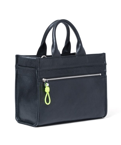 MANIUNO(マニウノ)の「MANIUNO(マニウノ) Oil leather レザースクエアミニトート(M)(トートバッグ・メンズ・ネイビー/ブラック・FREE)」の4枚目の写真
