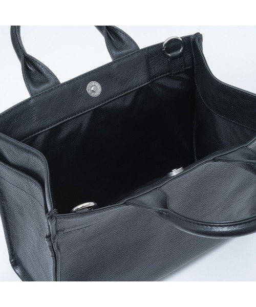 MANIUNO(マニウノ)の「MANIUNO(マニウノ) Oil leather レザースクエアミニトート(M)(トートバッグ・メンズ・ネイビー/ブラック・FREE)」の8枚目の写真