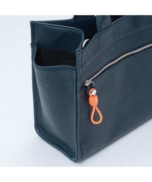 MANIUNO(マニウノ)の「MANIUNO(マニウノ) Oil leather レザースクエアミニトート(M)(トートバッグ・メンズ・ネイビー/ブラック・FREE)」の16枚目の写真