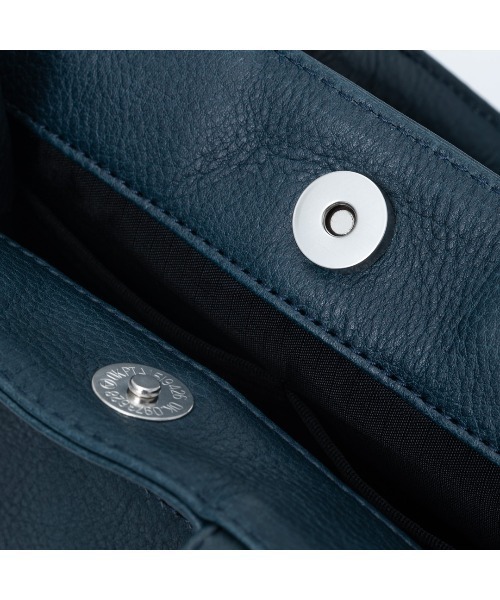 MANIUNO(マニウノ)の「MANIUNO(マニウノ) Oil leather レザースクエアミニトート(M)(トートバッグ・メンズ・ネイビー/ブラック・FREE)」の20枚目の写真