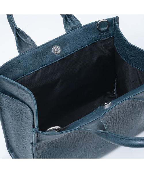 MANIUNO(マニウノ)の「MANIUNO(マニウノ) Oil leather レザースクエアミニトート(M)(トートバッグ・メンズ・ネイビー/ブラック・FREE)」の14枚目の写真