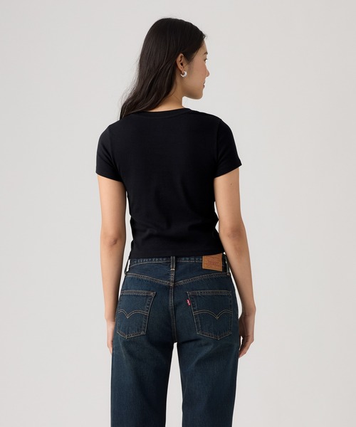 Levi's(リーバイス)の「Levi's/リーバイス エッセンシャル ベビーTシャツ(Tシャツ/カットソー・レディース・ブラック・XS/S/M)」の3枚目の写真