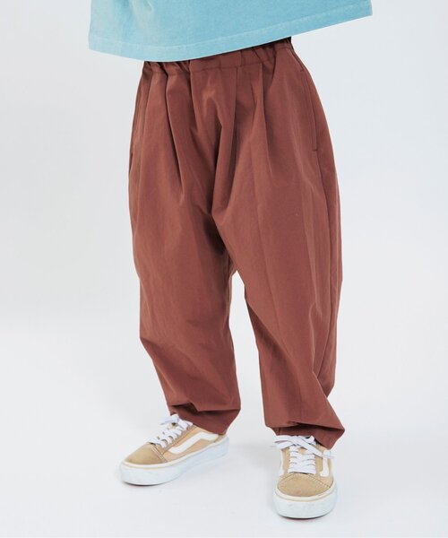 BREEZE(ブリーズ)の「【WEB限定】タックテーパードパンツ(その他パンツ・キッズ・カーキ/ブラック/ベージュ/ブラウン/ライム/ネイビー・130/140/150/160/120/110/100/90)」の3枚目の写真