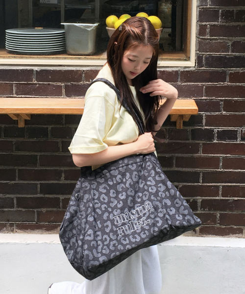 MASMARULEZ（マスマルールズ）の「[INT] Maxi easy shoulder bag_Leopard（ショルダーバッグ・レディース・その他・FREE）」の3枚目の写真