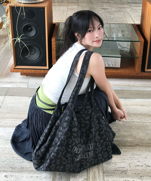 MASMARULEZ（マスマルールズ）の「[INT] Maxi easy shoulder bag_Leopard（ショルダーバッグ・レディース・その他・FREE）」の5枚目の写真