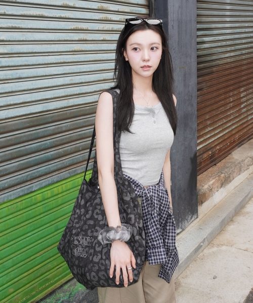 MASMARULEZ（マスマルールズ）の「[INT] Maxi easy shoulder bag_Leopard（ショルダーバッグ・レディース・その他・FREE）」の7枚目の写真