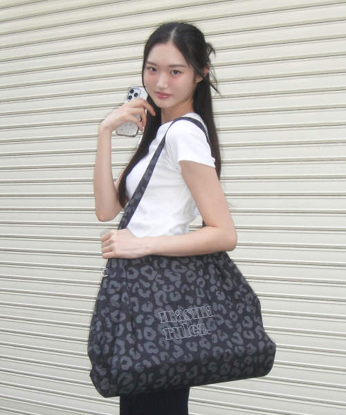 MASMARULEZ（マスマルールズ）の「[INT] Maxi easy shoulder bag_Leopard（ショルダーバッグ・レディース・その他・FREE）」の8枚目の写真