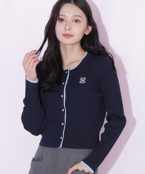 JILL by JILL STUART(ジルバイジルスチュアート)の「ミニケーブルカーディガン(ニット/セーター・レディース・ブラウン/レッド/ホワイト/ネイビー・FREE)」の3枚目の写真
