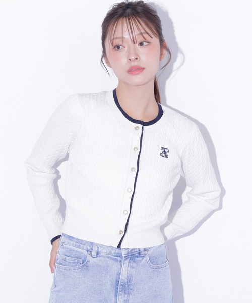 JILL by JILL STUART(ジルバイジルスチュアート)の「ミニケーブルカーディガン(ニット/セーター・レディース・ブラウン/レッド/ホワイト/ネイビー・FREE)」の2枚目の写真