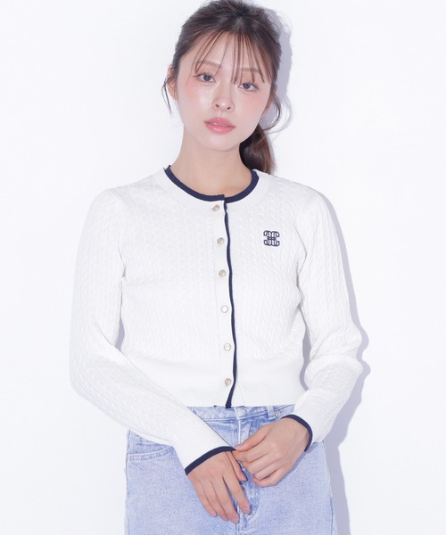 JILL by JILL STUART(ジルバイジルスチュアート)の「ミニケーブルカーディガン(ニット/セーター・レディース・ブラウン/レッド/ホワイト/ネイビー・FREE)」の8枚目の写真