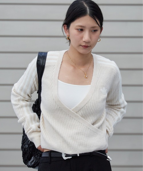 adidas（アディダス）の「adidas/アディダス ORI  KNIT CARDIGAN ニットカーディガン Vネック ニット カシュクール ライン サムホール ショート丈 クロップド丈 レディース 2026年 秋 秋服 冬 冬服（ニット/セーター・レディース・ブラック/ブルー/ベージュ・XS/S/M/L）」の2枚目の写真