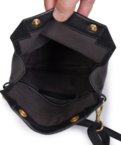 SLOW(スロウ)の「SLOW(スロウ) bono-gasmask shoulder-s(ショルダーバッグ・メンズ・キャメル/ブラック/ブラウン系その他3・F)」の12枚目の写真