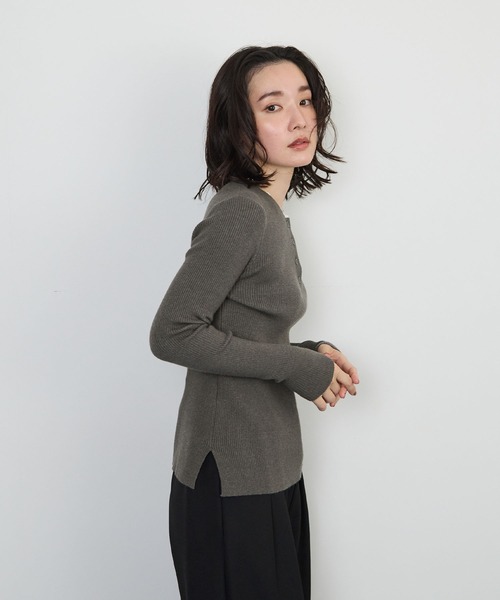 STELLA FISH(ステラフィッシュ)の「ヘンリーネックニットトップス(ニット/セーター・レディース・ブラウン/チャコールグレー/レッド・FREE)」の16枚目の写真