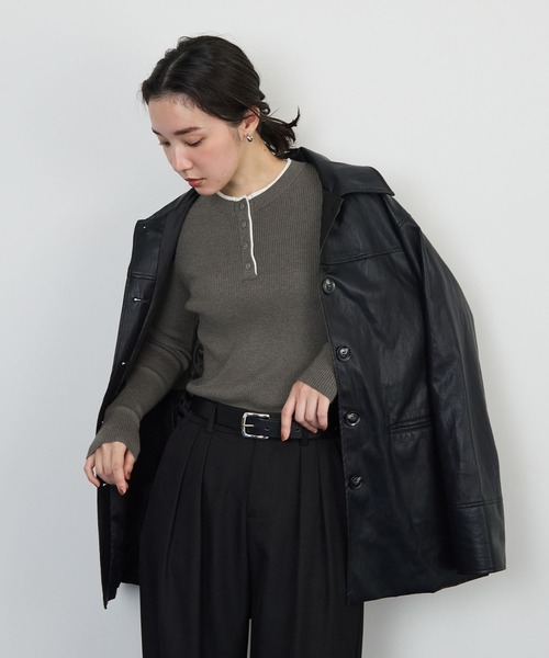 STELLA FISH(ステラフィッシュ)の「ヘンリーネックニットトップス(ニット/セーター・レディース・ブラウン/チャコールグレー/レッド・FREE)」の19枚目の写真