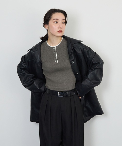 STELLA FISH(ステラフィッシュ)の「ヘンリーネックニットトップス(ニット/セーター・レディース・ブラウン/チャコールグレー/レッド・FREE)」の21枚目の写真