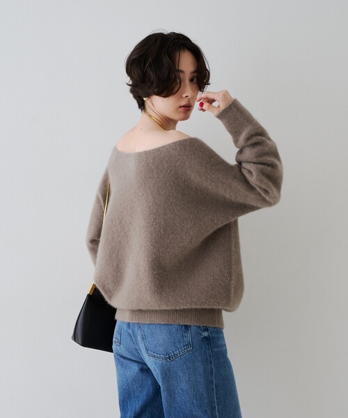 Rouge vif(ルージュヴィフ)の「【定番人気 / 2026AW新作】フォックスウールボートネックニットプルオーバー / オフショルダー / ワンショルダー(ニット/セーター・レディース・グレー/レッド/オフホワイト/モカ・フリー)」の14枚目の写真