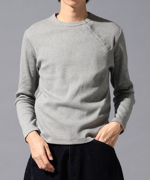 LAND MUSEUM(ランドミュージアム)の「LAND MUSEUM/スリムアシメヘンリーロングスリーブ(Tシャツ/カットソー・メンズ・ブラック/グレー・LARGE/MEDIUM)」の2枚目の写真