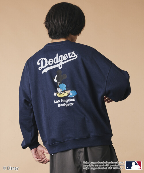 FREAK'S STORE(フリークスストア)の「限定展開 Mickey×Dodgers 別注 ビックシルエット クルーネック スウェット(スウェット・メンズ・ネイビー/チャコールグレー/グレー・MEDIUM/LARGE/SMALL)」の3枚目の写真