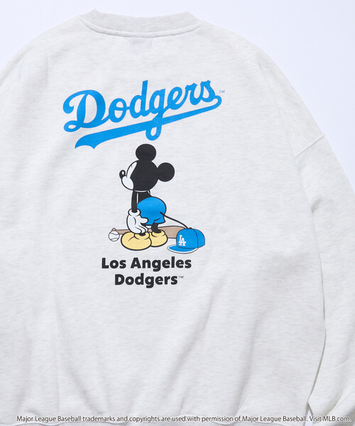 FREAK'S STORE(フリークスストア)の「限定展開 Mickey×Dodgers 別注 ビックシルエット クルーネック スウェット(スウェット・メンズ・ネイビー/チャコールグレー/グレー・MEDIUM/LARGE/SMALL)」の2枚目の写真