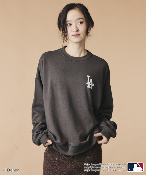 FREAK'S STORE(フリークスストア)の「限定展開 Mickey×Dodgers 別注 ビックシルエット クルーネック スウェット(スウェット・メンズ・ネイビー/チャコールグレー/グレー・MEDIUM/LARGE/SMALL)」の13枚目の写真