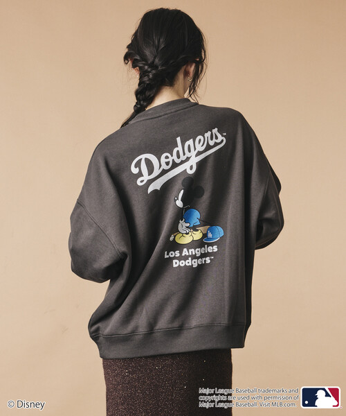 FREAK'S STORE(フリークスストア)の「限定展開 Mickey×Dodgers 別注 ビックシルエット クルーネック スウェット(スウェット・メンズ・ネイビー/チャコールグレー/グレー・MEDIUM/LARGE/SMALL)」の15枚目の写真