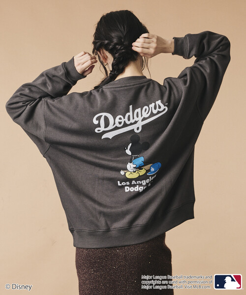 FREAK'S STORE(フリークスストア)の「限定展開 Mickey×Dodgers 別注 ビックシルエット クルーネック スウェット(スウェット・メンズ・ネイビー/チャコールグレー/グレー・MEDIUM/LARGE/SMALL)」の16枚目の写真