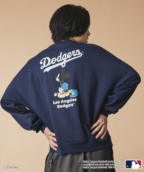 FREAK'S STORE(フリークスストア)の「限定展開 Mickey×Dodgers 別注 ビックシルエット クルーネック スウェット(スウェット・メンズ・ネイビー/チャコールグレー/グレー・MEDIUM/LARGE/SMALL)」の21枚目の写真
