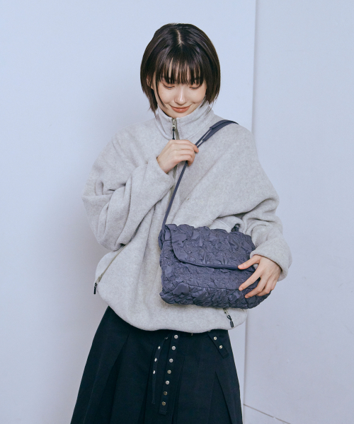 Carlyn（カーリン）の「FLIP H76322010（ショルダーバッグ・レディース・チャコールグレー/ダークブルー/アイボリー・FREE）」の4枚目の写真