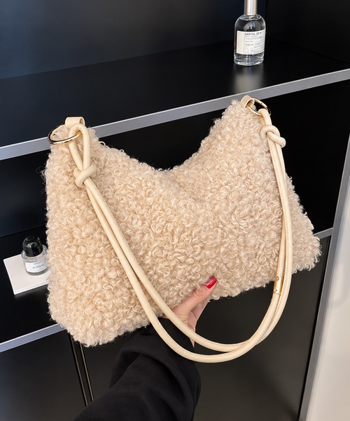 ammy.（エイミードット）の「【 ammy. / エイミードット 】 カーリー ボリューム ショルダーバッグ（ショルダーバッグ・レディース・ブラック/ブラウン/ベージュ・FREE）」の3枚目の写真