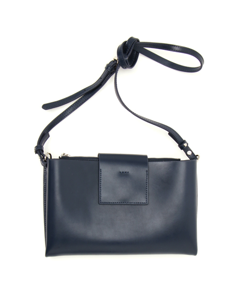 YAHKI（ヤーキ）の「YAHKI（ヤーキ）スクエアショルダーバッグ（ショルダーバッグ・レディース・ベージュ/ネイビー/ブラック/レッド・FREE）」の3枚目の写真