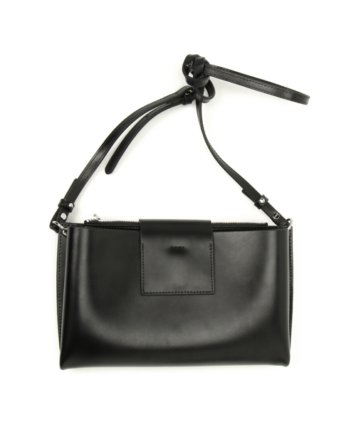 YAHKI（ヤーキ）の「YAHKI（ヤーキ）スクエアショルダーバッグ（ショルダーバッグ・レディース・ベージュ/ネイビー/ブラック/レッド・FREE）」の2枚目の写真